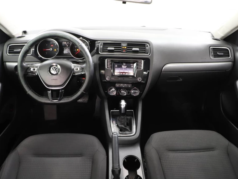 VOLKSWAGEN JETTA 2019-03189-2