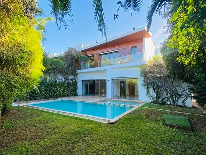 Maisons et Villas à vendre à Casablanca
-03496-1